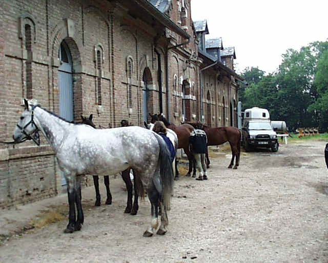 Arriv�e � la ferme du ch�teau d'Ansenne